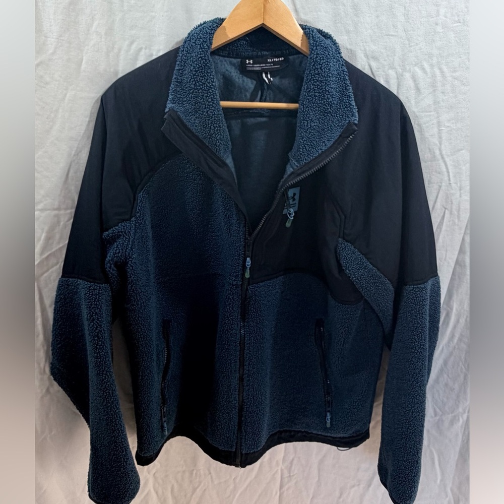 Under Armour Men’s Navy Blue Fleece Jacket with Black Panels - Picture 2 of 8